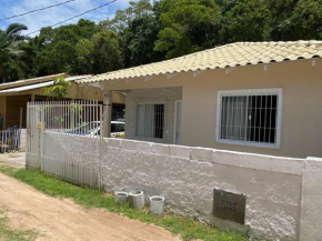 Casa espaçosa na praia do santinho sc